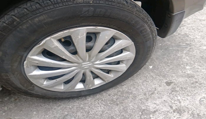 2015 Maruti Swift Dzire VDI, Diesel, Manual, 2,57,015 km, tyre