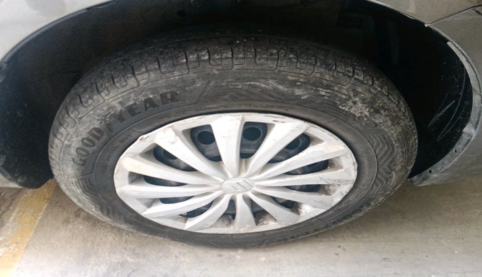 2015 Maruti Swift Dzire VDI, Diesel, Manual, 2,57,015 km, tyre