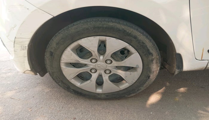 2016 Hyundai Xcent S 1.2, Petrol, Manual, 57,230 km, tyre