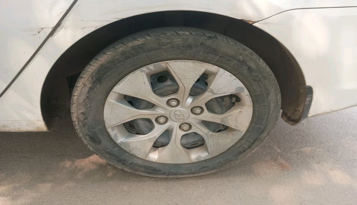 2016 Hyundai Xcent S 1.2, Petrol, Manual, 57,230 km, tyre