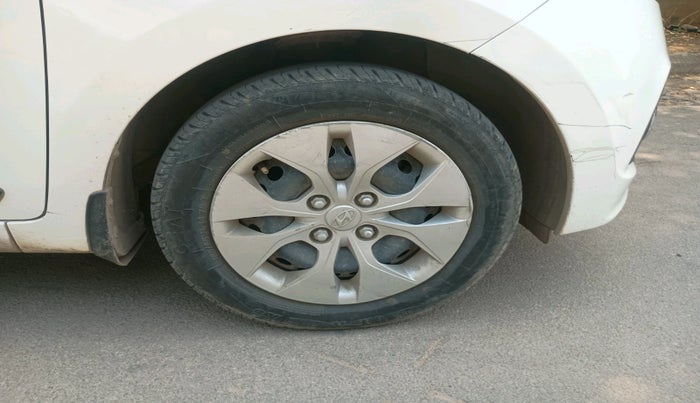 2016 Hyundai Xcent S 1.2, Petrol, Manual, 57,230 km, tyre