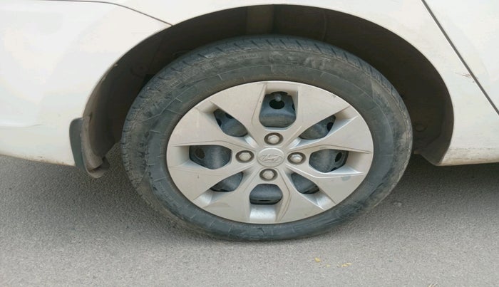 2016 Hyundai Xcent S 1.2, Petrol, Manual, 57,230 km, tyre