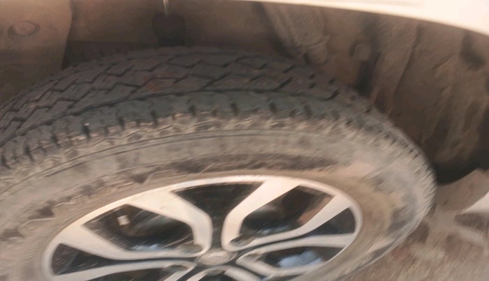 2016 Nissan Terrano XE (D), Diesel, Manual, 93,447 km, tyre