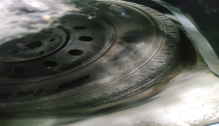 2012 Maruti Swift VXI, Petrol, Manual, 71,821 km, tyre