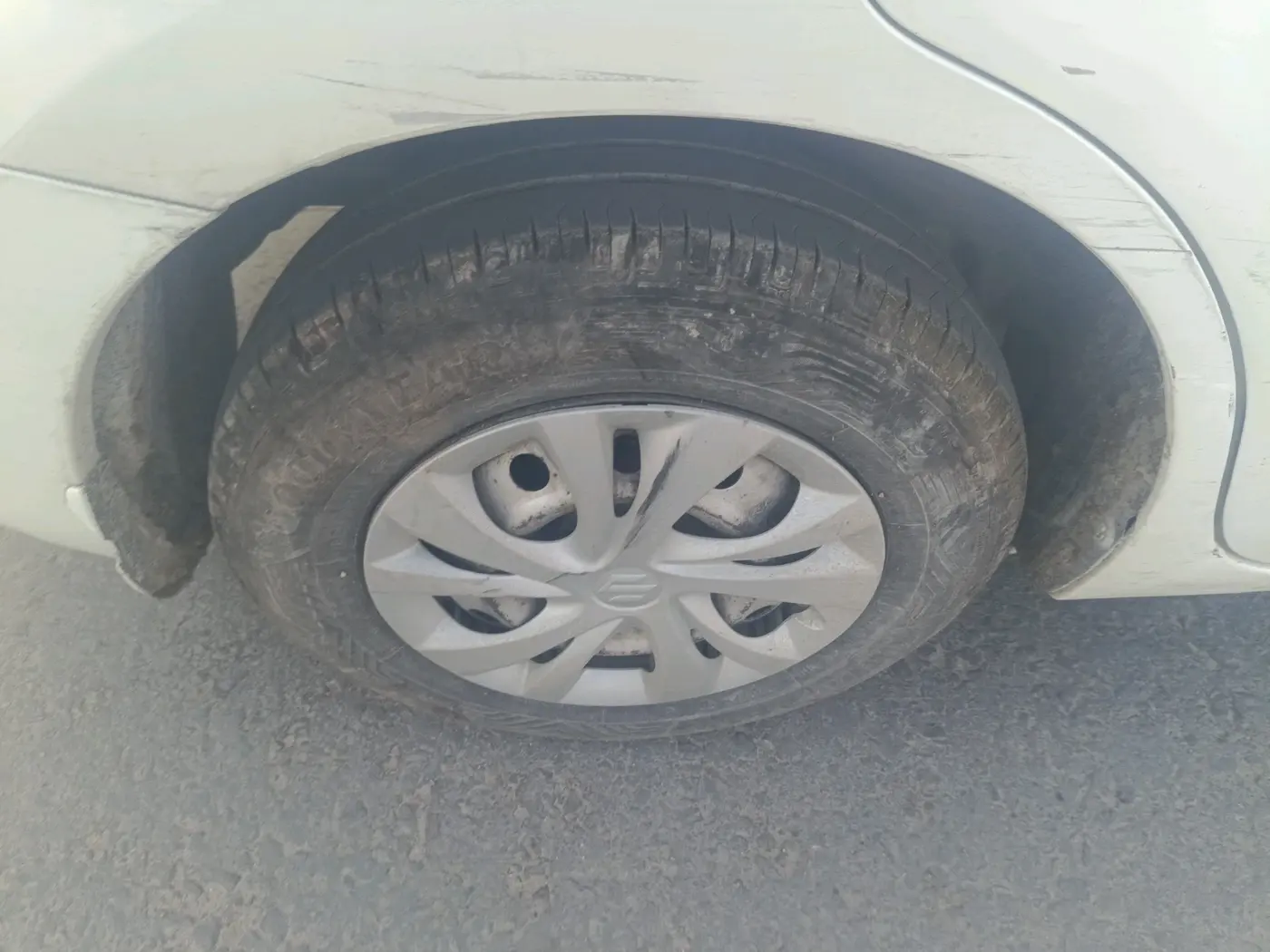 2020 Maruti Dzire LXI, Petrol, Manual, 96,956 km, tyre