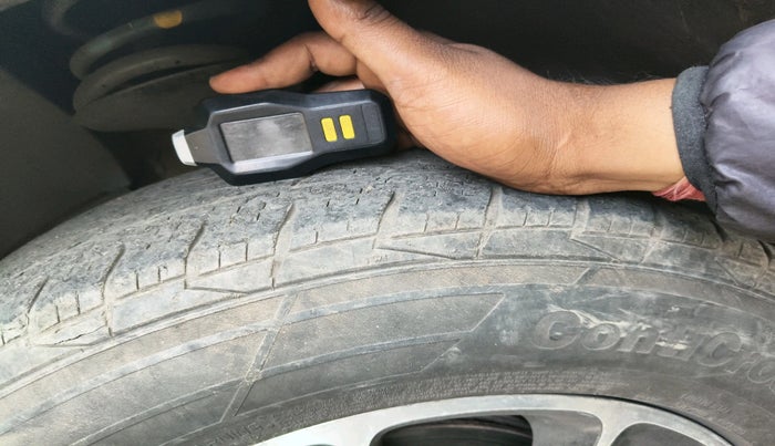 2017 Renault Duster 85 PS RXS MT DIESEL, Diesel, Manual, 1,08,388 km, tyre