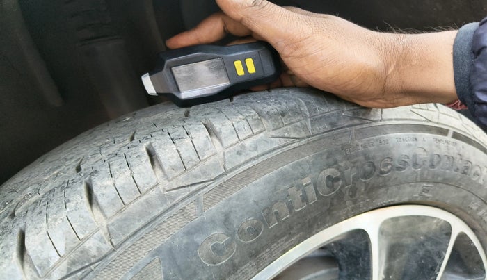 2017 Renault Duster 85 PS RXS MT DIESEL, Diesel, Manual, 1,08,388 km, tyre