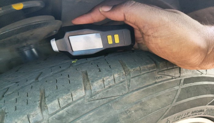 2017 Renault Duster 85 PS RXS MT DIESEL, Diesel, Manual, 1,08,388 km, tyre