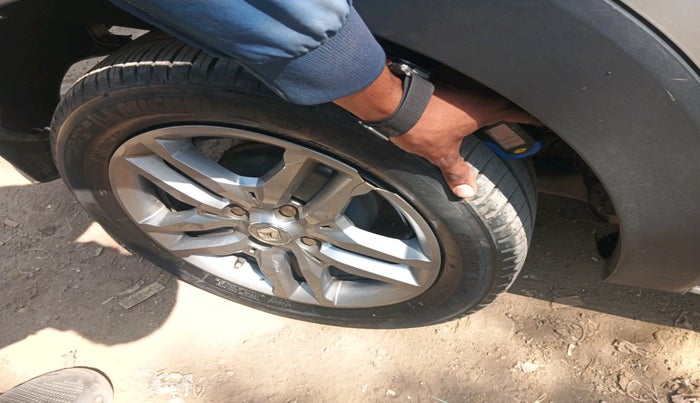 2020 Renault TRIBER RXZ, Petrol, Manual, 68,687 km, tyre