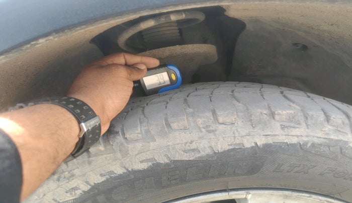 2015 Mahindra XUV500 W8, Diesel, Manual, 1,04,037 km, tyre