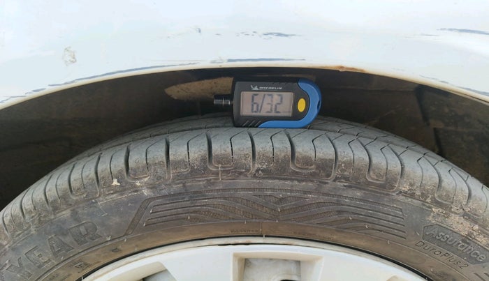 2013 Chevrolet Spark E 1.0, Petrol, Manual, 88,306 km, tyre