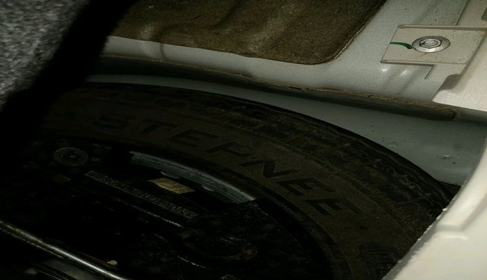 2023 Mahindra XUV300 W6 1.5 Diesel, Diesel, Manual, 38,308 km, tyre