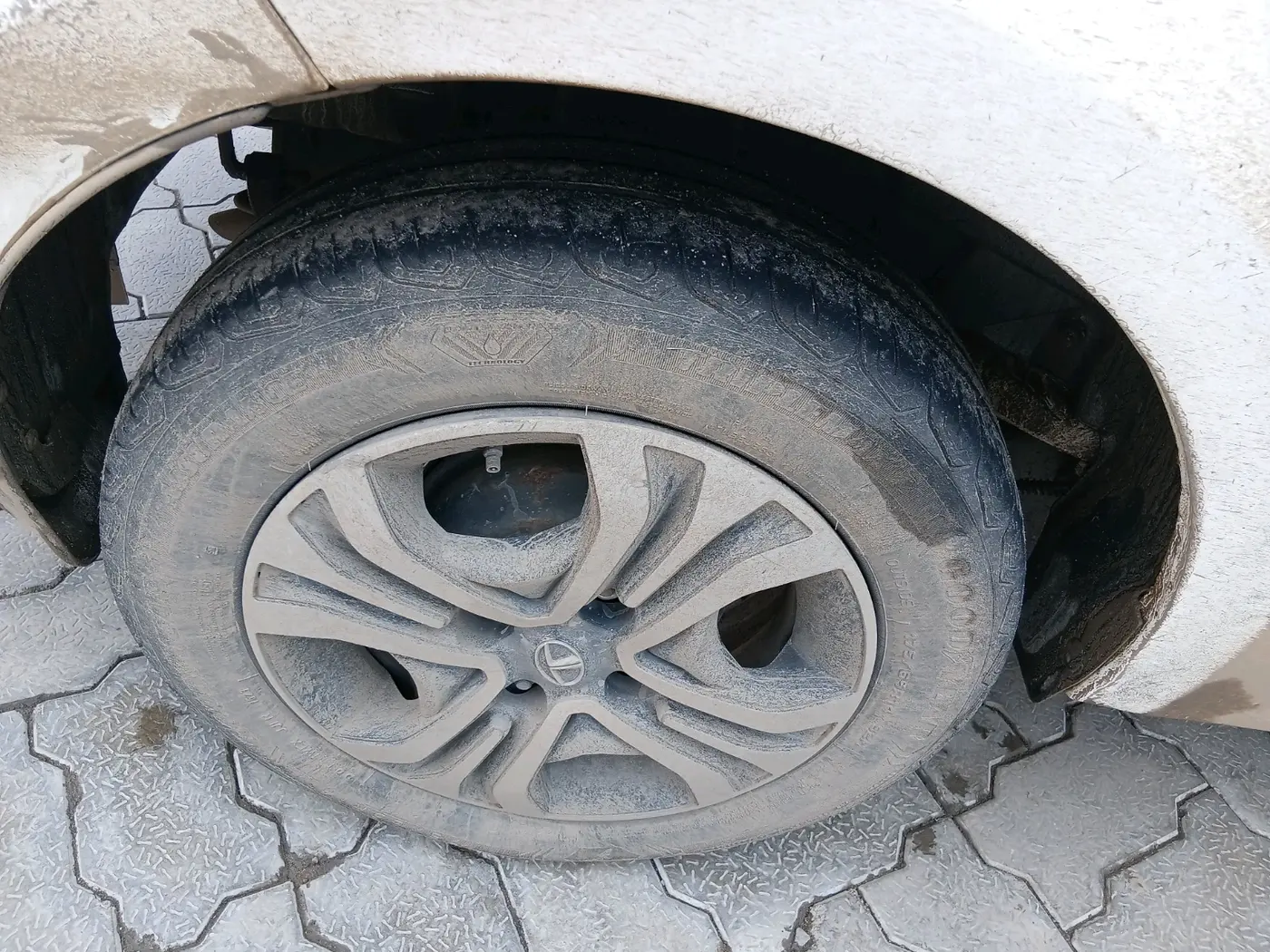 2023 Tata TIGOR XZ PLUS CNG, CNG, Manual, 74,791 km, tyre