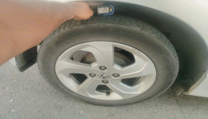 2015 Honda City 1.5L I-VTEC VX, Petrol, Manual, 1,03,684 km, tyre