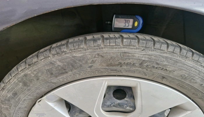 2017 Hyundai Xcent E+, Petrol, Manual, 80,974 km, tyre