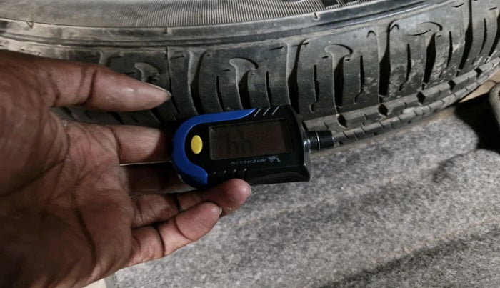 2017 Hyundai Xcent E+, Petrol, Manual, 80,974 km, tyre