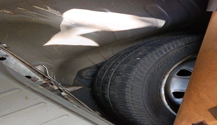 2011 Maruti Alto K10 LXI, Petrol, Manual, 67,389 km, tyre