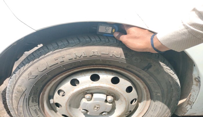 2013 Hyundai i10 ERA 1.1, CNG, Manual, 1,50,205 km, tyre