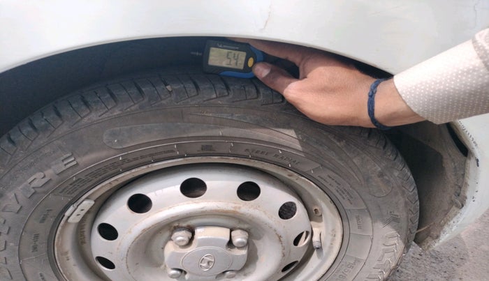 2013 Hyundai i10 ERA 1.1, CNG, Manual, 1,50,205 km, tyre