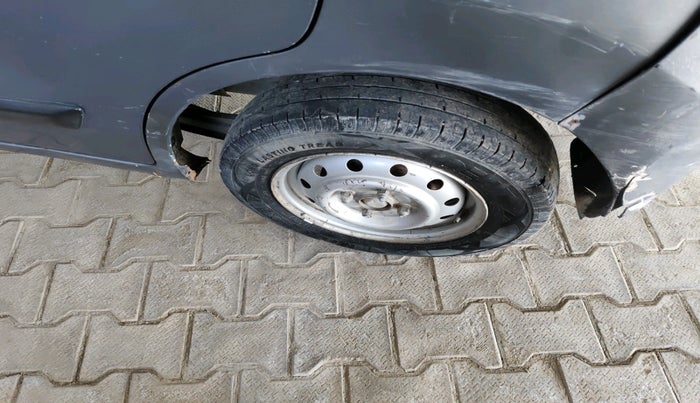 2012 Maruti Wagon R 1.0 LXI, CNG, Manual, 1,91,617 km, tyre