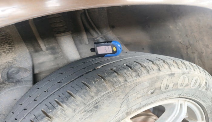 2013 Renault Duster 85 PS RXL DIESEL, Diesel, Manual, 1,63,039 km, tyre