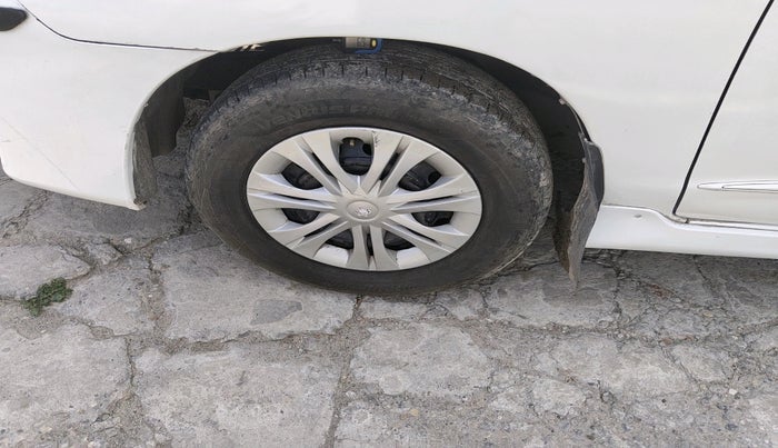 2016 Toyota Innova 2.5 GX 7 STR, Diesel, Manual, 2,51,437 km, tyre