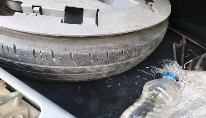 2013 Hyundai Eon ERA + LPG, Petrol, Manual, 1,25,039 km, tyre