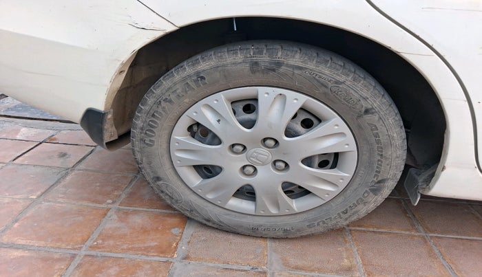 2014 Honda Amaze 1.2L I-VTEC S, Petrol, Manual, 70,210 km, tyre