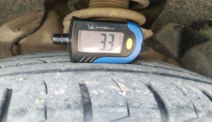 2019 Mahindra XUV300 W6 1.5 DIESEL, Diesel, Manual, 1,83,177 km, tyre