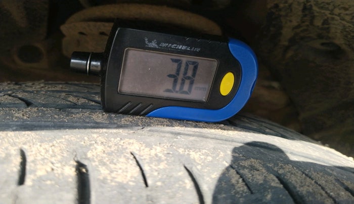 2019 Mahindra XUV300 W6 1.5 DIESEL, Diesel, Manual, 1,83,177 km, tyre