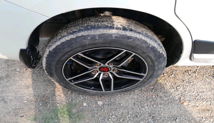 2022 Maruti Ertiga VXI CNG, CNG, Manual, 29,251 km, tyre