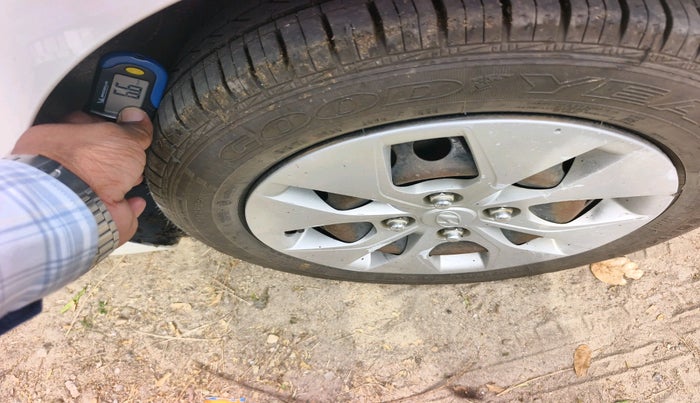 2015 Hyundai Xcent BASE 1.2, Petrol, Manual, 46,660 km, tyre