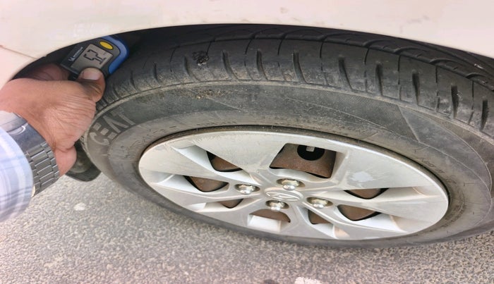 2015 Hyundai Xcent BASE 1.2, Petrol, Manual, 46,660 km, tyre