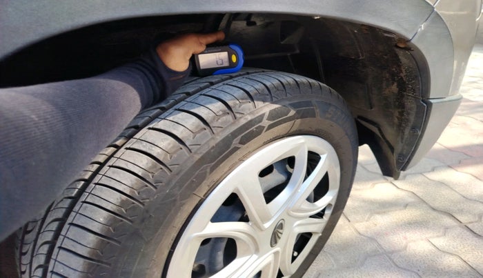 2017 Mahindra Kuv100 K4 6 STR, Petrol, Manual, 13,223 km, tyre