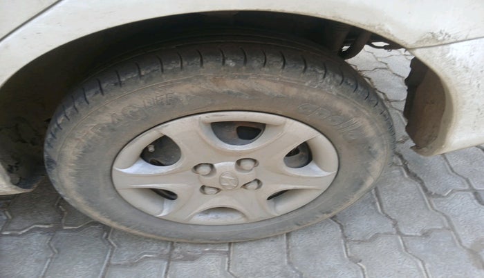 2012 Hyundai Accent EXECUTIVE, CNG, Manual, 72,727 km, tyre