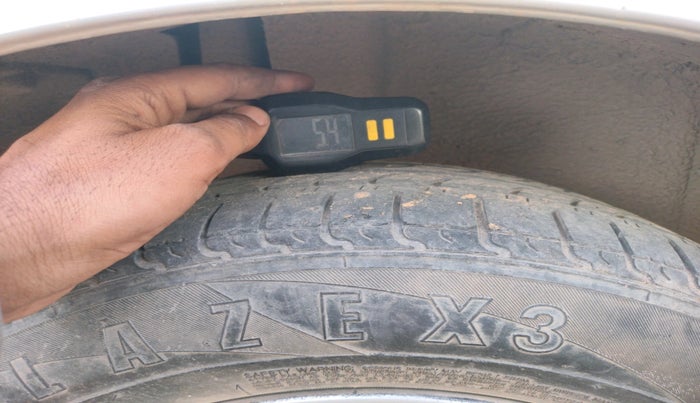 2014 Maruti Ertiga ZXI, Petrol, Manual, 75,509 km, tyre