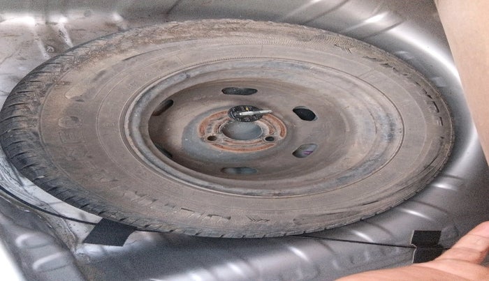 2016 Renault Kwid RXT 0.8, Petrol, Manual, 31,885 km, tyre