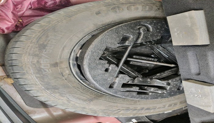 2018 Hyundai Creta E PLUS 1.4 DIESEL, Diesel, Manual, 1,59,800 km, tyre