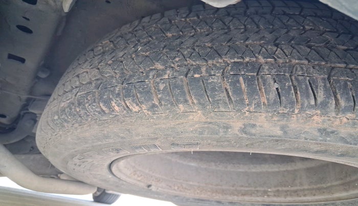 2015 Mahindra XUV500 W10, Diesel, Manual, 1,66,000 km, tyre