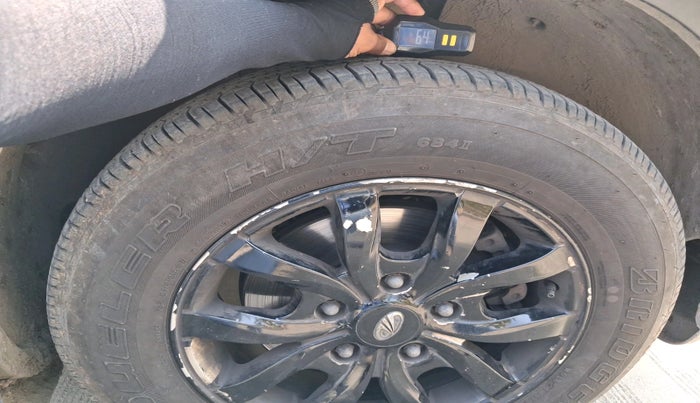 2015 Mahindra XUV500 W10, Diesel, Manual, 1,66,000 km, tyre