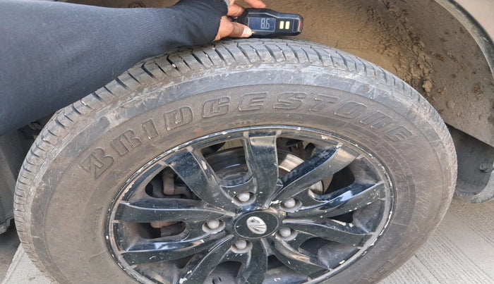 2015 Mahindra XUV500 W10, Diesel, Manual, 1,66,000 km, tyre