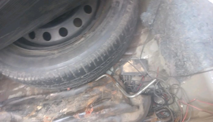 2013 Toyota Etios G, Petrol, Manual, 1,25,274 km, tyre