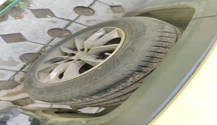 2017 Jeep Compass LIMITED 2.0 DIESEL, Diesel, Manual, 1,14,372 km, tyre