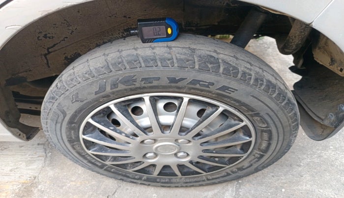 2013 Maruti Wagon R 1.0 LXI CNG, CNG, Manual, 1,15,705 km, tyre