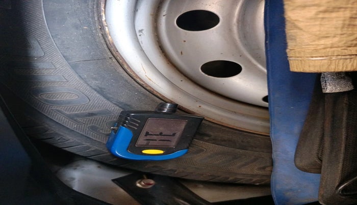 2013 Maruti Wagon R 1.0 LXI CNG, CNG, Manual, 1,15,705 km, tyre