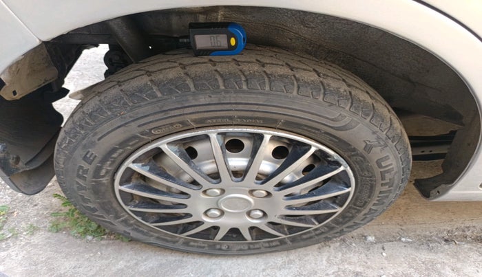 2013 Maruti Wagon R 1.0 LXI CNG, CNG, Manual, 1,15,705 km, tyre