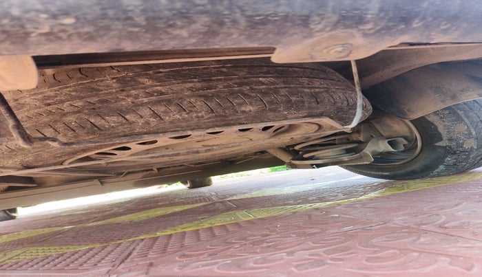 2015 Renault Lodgy 110 PS RXL 7 STR, Diesel, Manual, 1,42,674 km, tyre