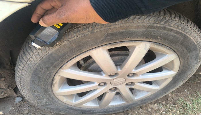 2011 Maruti SX4 ZDI, Diesel, Manual, 2,31,042 km, tyre