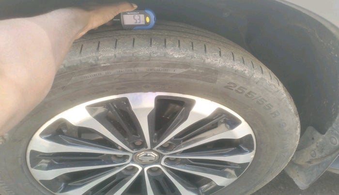 2021 MG GLOSTER SAVVY 6 STR 2.0 TWIN TURBO 4WD, Diesel, Automatic, 1,06,569 km, tyre