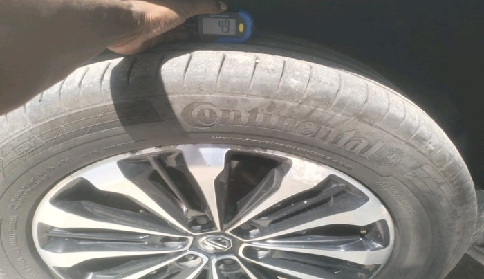 2021 MG GLOSTER SAVVY 6 STR 2.0 TWIN TURBO 4WD, Diesel, Automatic, 1,06,569 km, tyre